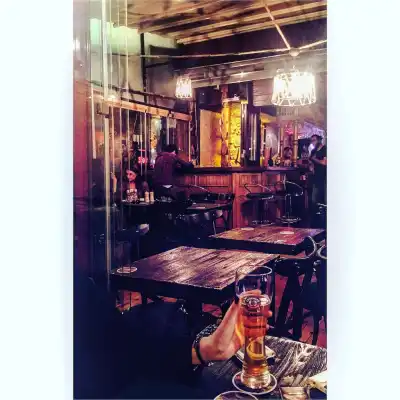 Parya Gastro Pub
