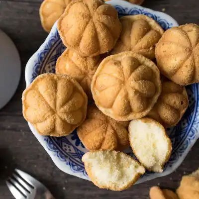 KUIH TRADISIONAL & KUIH RAYA (KUIH BAKAR KAK ZAH)