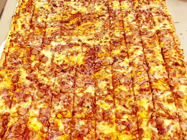 Gambar Makanan Henk's Pizza Delivery 11