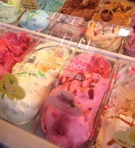 Küçük Vardar Rumeli Dondurma'nin yemek ve ambiyans fotoğrafları 12