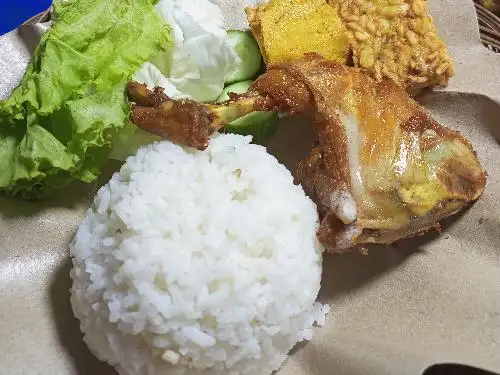 Ayam Sultan, Samping Hotel Cemerlang