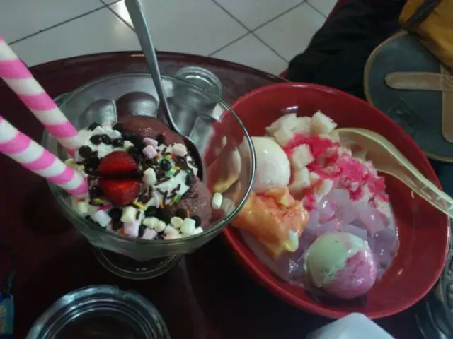 Gambar Makanan Roemah Mirota Café and Ice Cream 3