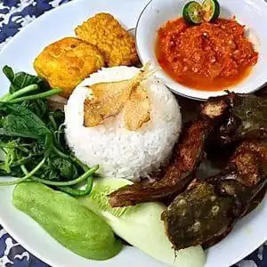 Gambar Makanan Warung Siti Neneng Tempong, Jalan N Khauripan 18