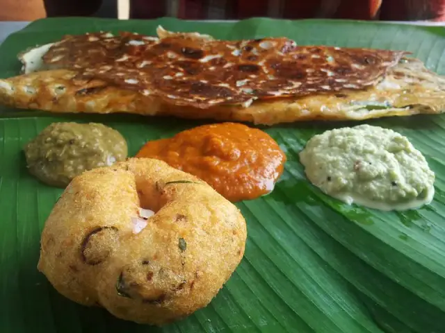 Ravi's Banana Leaf Food Photo 4