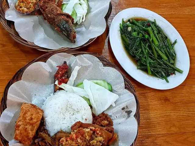 Gambar Makanan Ayam Penyet Surabaya 6