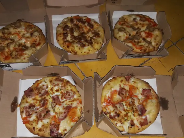 Gambar Makanan Domino's Pizza 13