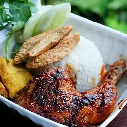 Gambar Makanan Nasi Bebek Ibu Isya Bumbu Hitam Khas Madura, Jl Raya Tengah Gedong Ps.Rebo 9