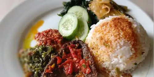 Lapau Nasi Mak Uncu, Dalem Kaum