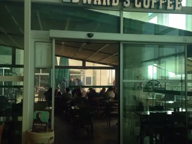 Edward's Coffee'nin yemek ve ambiyans fotoğrafları 3