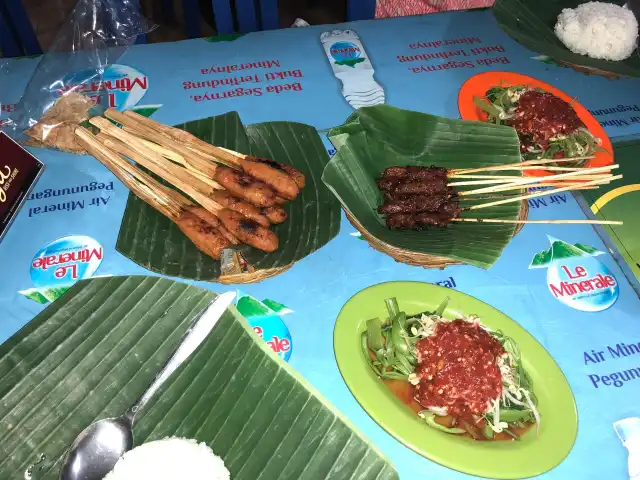 Gambar Makanan Sate Rembiga (Sate daging sapi bumbu pedas khas lombok) 1