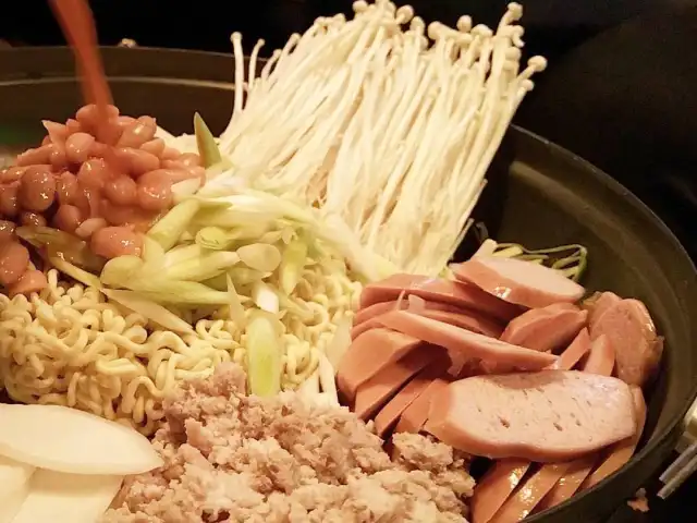 Gambar Makanan Kimchi Table and Bar 12