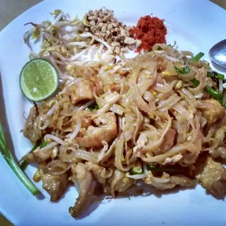 Gambar Makanan Hang Out at Renon by Resep Thai 7