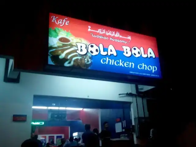 Cafe Bola Bola Chicken Chop Luaskan Kuasamu Food Photo 3