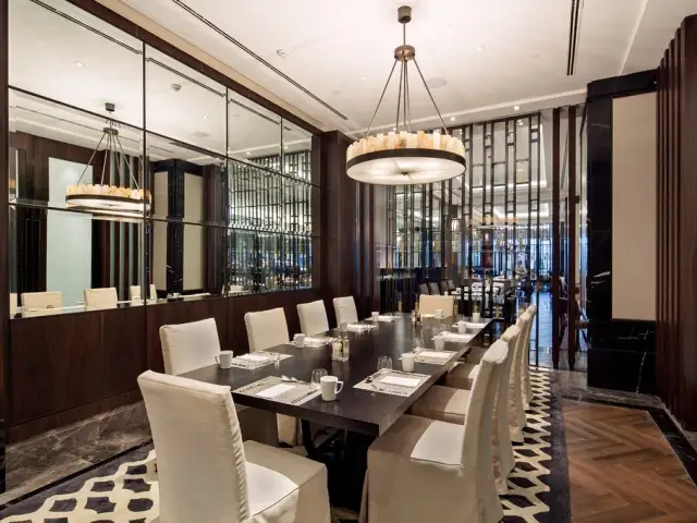 The Globe Restaurant - Hilton Istanbul Bomonti'nin yemek ve ambiyans fotoğrafları 2