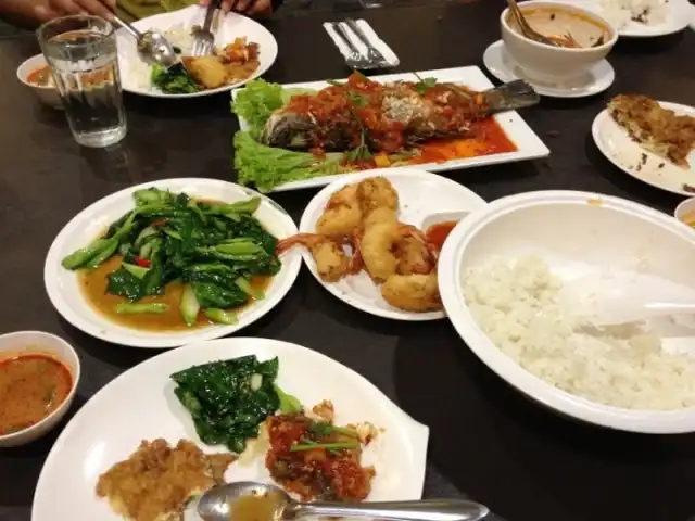 Sara Thai Kitchen Food Photo 1