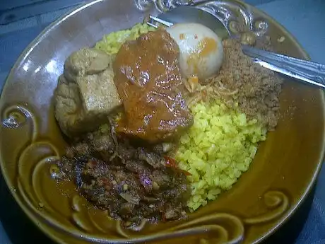 Gambar Makanan Nasi Kuning Ibu (Malam) 9