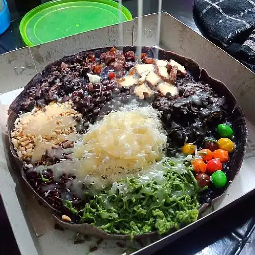 Gambar Makanan MARTABAK HIDEUNG / IRENG ( Ala Pizza)  9