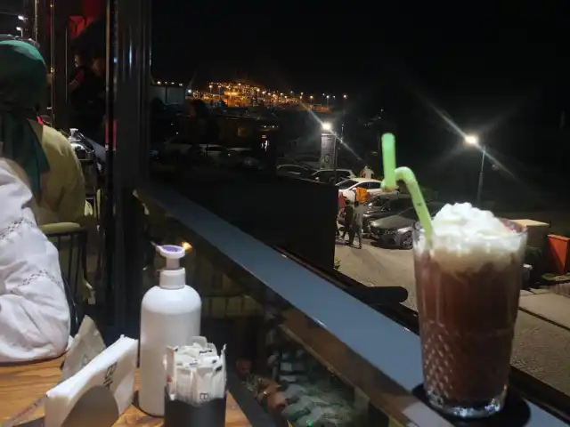 Biblo Shisha Cafe Lounge'nin yemek ve ambiyans fotoğrafları 15