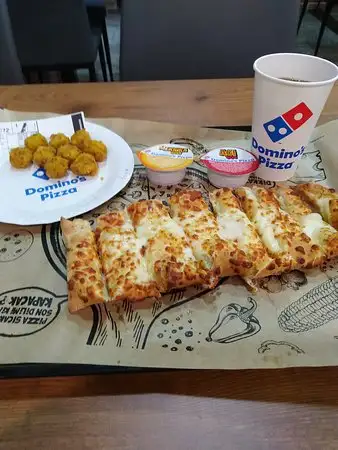 Domino's Pizza'nin yemek ve ambiyans fotoğrafları 1