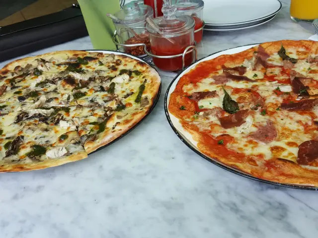 Gambar Makanan Pizza Marzano 11