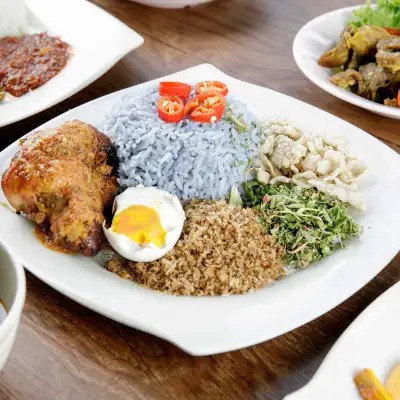 Warung Keluarga Kak Mah Pekan