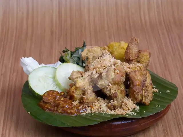 Gambar Makanan Ayam Penyet Lucky, Parang Tritis Raya 14