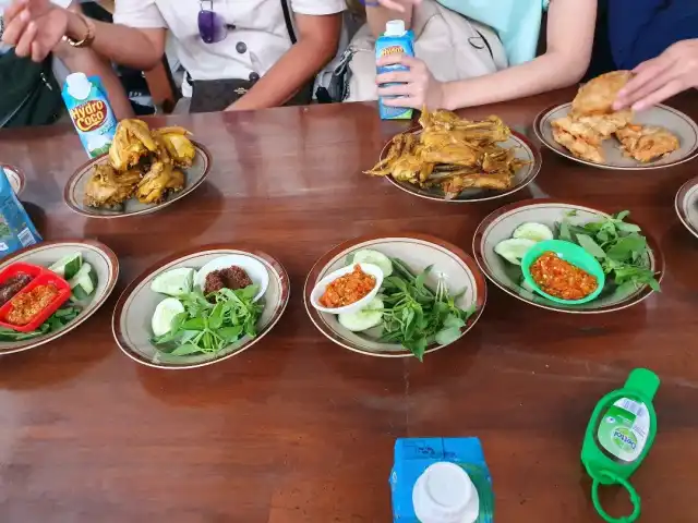 Gambar Makanan Ayam Kampung Goreng Mbah Karto Tembel 2 Bulakrejo 2