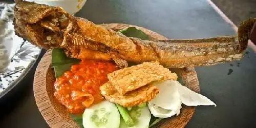 Penyetan Dan Nasi Goreng Nur Sejati Khas Brebes, Wiroto