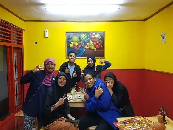 Gambar Makanan Desi Hut 11