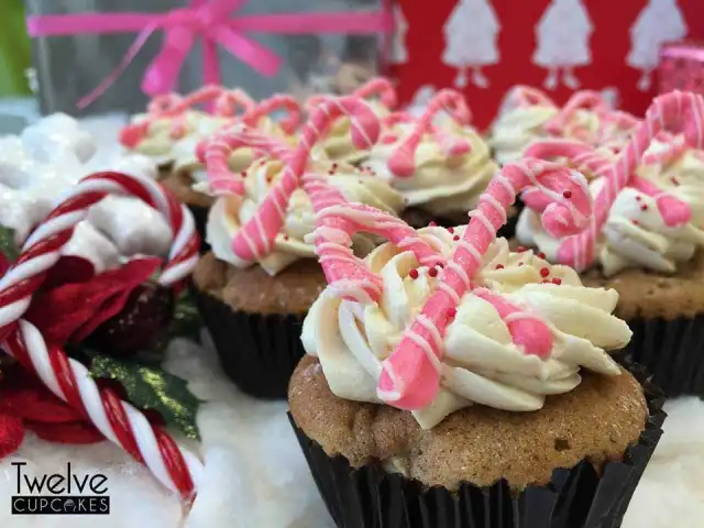 Twelve Cupcakes Food Photo 13