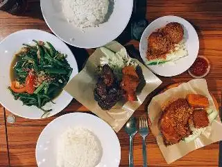 Waroeng Penyet Food Photo 3