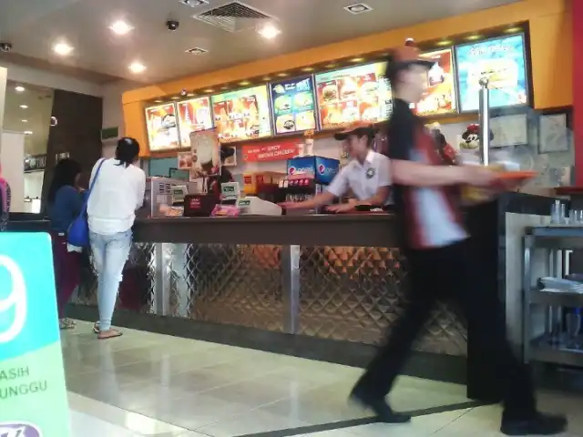 Gambar Makanan A&W Resto Supermall 3