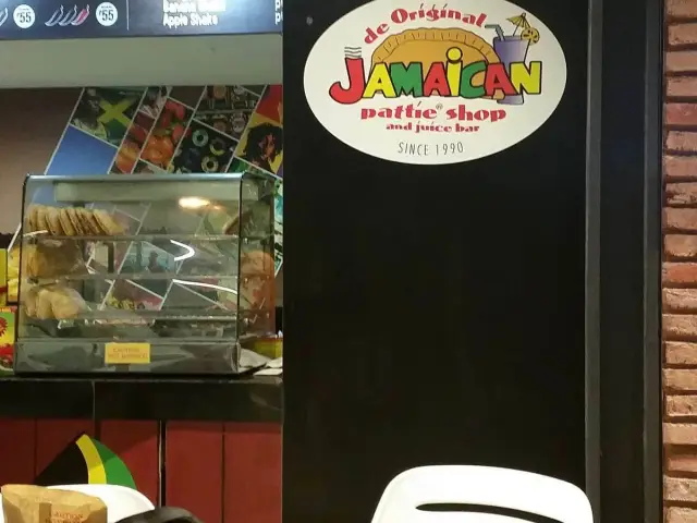 de Original Jamaican Pattie Shop and Juice Bar Food Photo 7