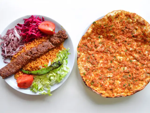 Öz Antep Kebap & Lahmacun'nin yemek ve ambiyans fotoğrafları 1