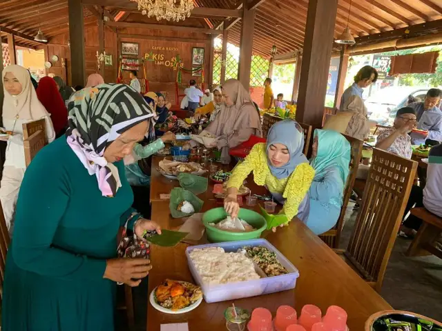 Gambar Makanan Cafe & Resto Pakis Lare Osing 2