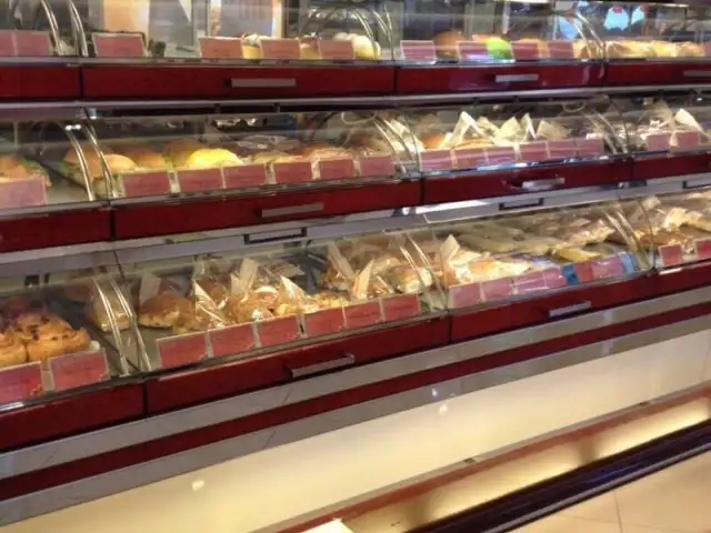 Gambar Makanan Holland Bakery 4