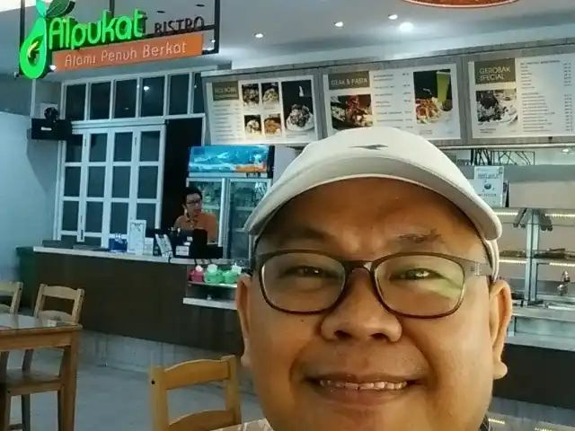 Gambar Makanan Alpukat Bistro 4