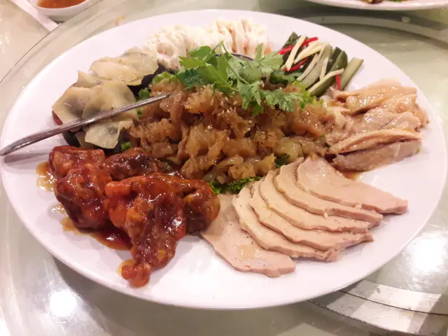 Gambar Makanan New Kowloon Restaurant 6