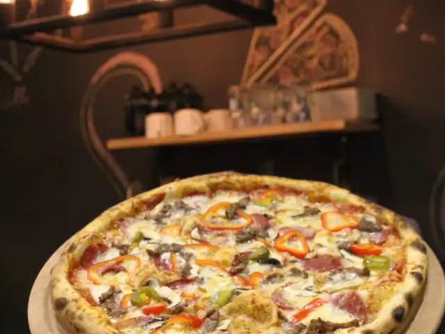 Sotto Pizza'nin yemek ve ambiyans fotoğrafları 5