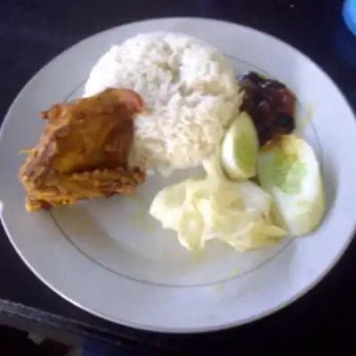 Lalapan Ayam Kampung RM. Surabaya, Marisa