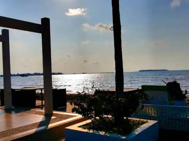 Gambar Makanan Seaside Beach Resto & Lounge 15