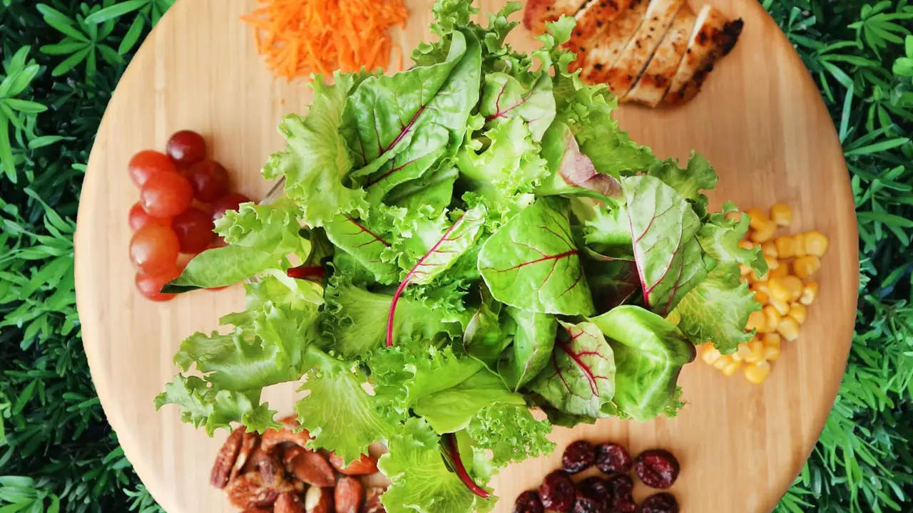 Leafy Greens Shop (Your Salad Creation Experience)