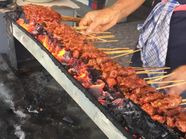 Gambar Makanan Sate Rembiga (Sate daging sapi bumbu pedas khas lombok) 5