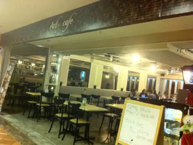 Artis Cafe