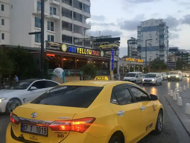 Big Yellow Taxi Benzin Cafe'nin yemek ve ambiyans fotoğrafları 5