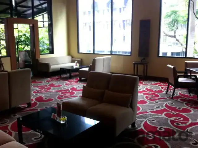 Gambar Makanan Lobby Lounge - REDTOP Hotel 4
