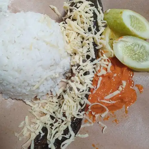 Gambar Makanan Mangut Lele Asap Bu Dhenok 11