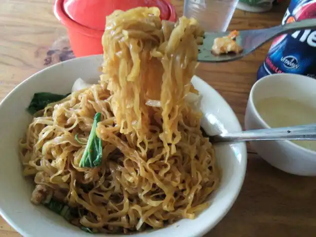 Gambar Makanan Mie Ayam Gerobakan 11