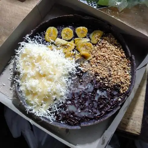 Gambar Makanan MARTABAK HIDEUNG / IRENG ( Ala Pizza)  4