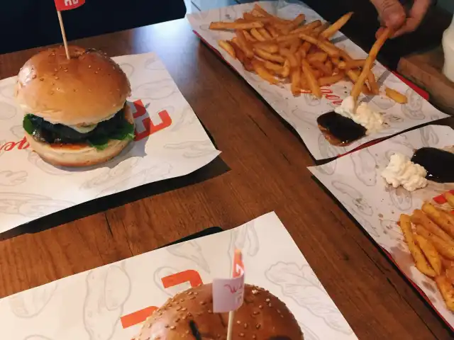 Mono Burger'nin yemek ve ambiyans fotoğrafları 40
